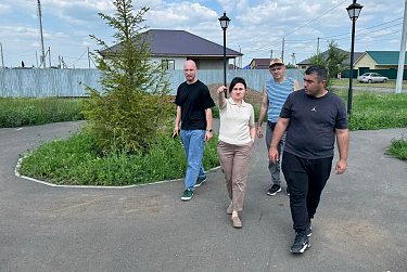 В Прудах благоустроили детскую площадку и установили освещение